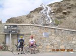 En el Tourmalet. Escultura en honor Octave Laspize.JPG