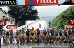 tdf10st02-protest.jpg