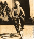 Einstein en bicicleta.jpg