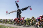 giro16st2-windmill-peloton-1000.jpg