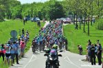 giro16st3-grass-peloton-1000.jpg