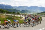 giro16st16-peloton-lake-1000.jpg