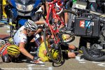 tdf16st12-crash920.jpg