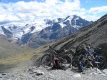 Italia-Bormio Bicis en el Passo del ZebrÃº 3017 mts (pequeÃ±a).jpg