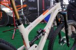 Alchemy-Arktos-29er-mountain-bike-vanilla-color.jpg