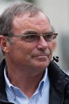 220px-Bernard_Hinault_-_Critérium_du_Dauphiné_2012_-_Prologue.jpg