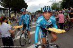 2008_giro_d_italia_stage12_peloton_stops_for_pastries.jpg